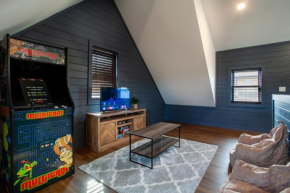 Chalet Amelia Lake View HotTub Fireplace Arcade